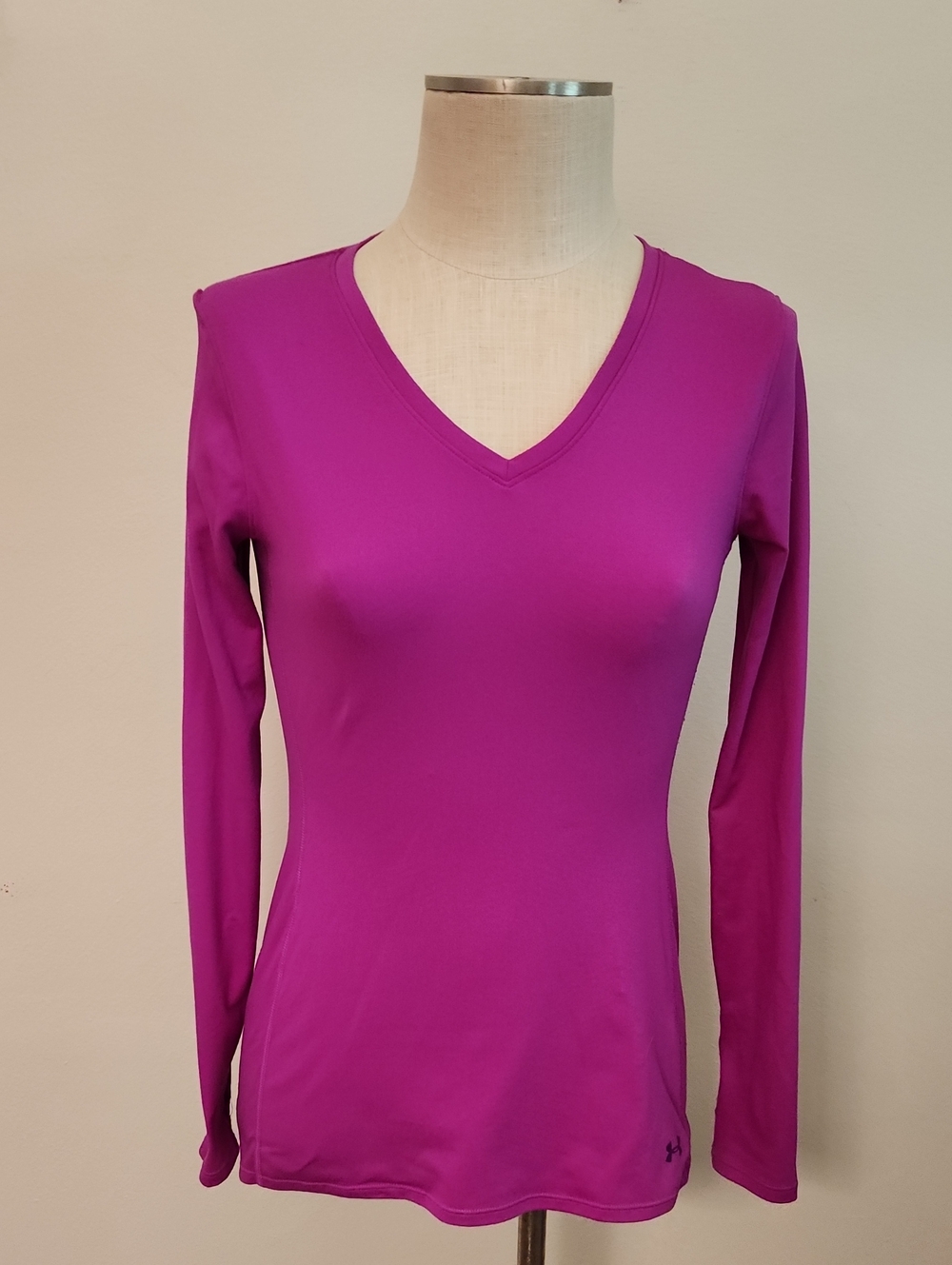 Under Armour women's UA V-neck long sleeve with thumb holes